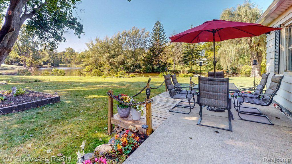 574 YOUNG Road, White Lake, MI 48383 — Photo 5