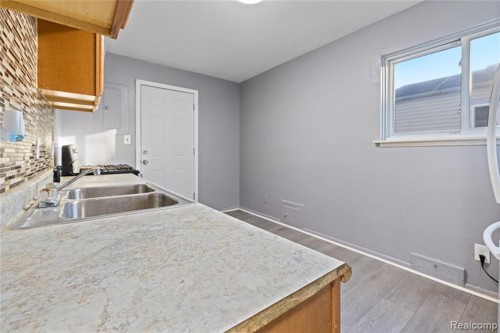 5627 Gertrude Street, Dearborn Heights, MI 48125 — Photo 16