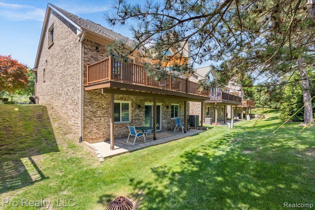 45317 Stonehedge Drive, Plymouth, MI 48170 — Photo 38