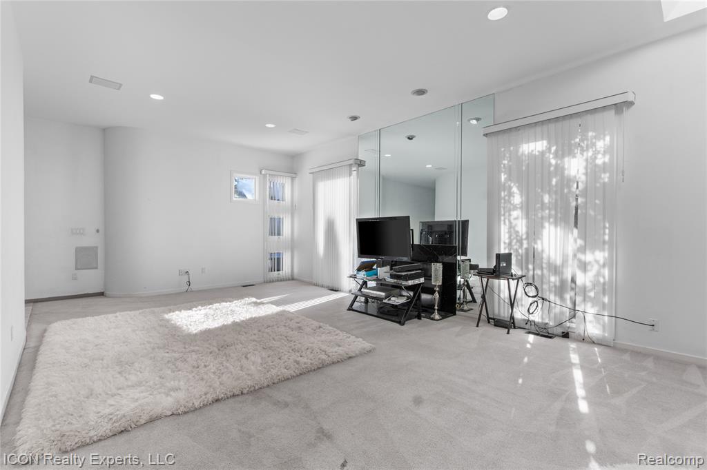 5727 Royal Wood, West Bloomfield, MI — Photo 15