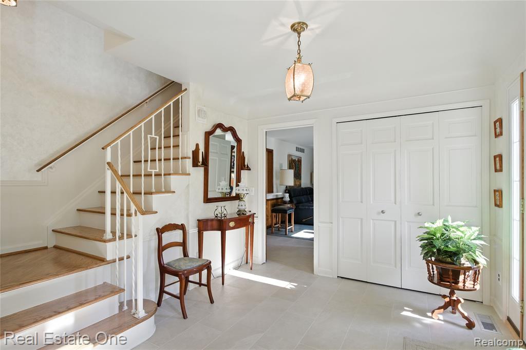 604 Longford Drive, Rochester Hills, MI 48309 — Photo 3