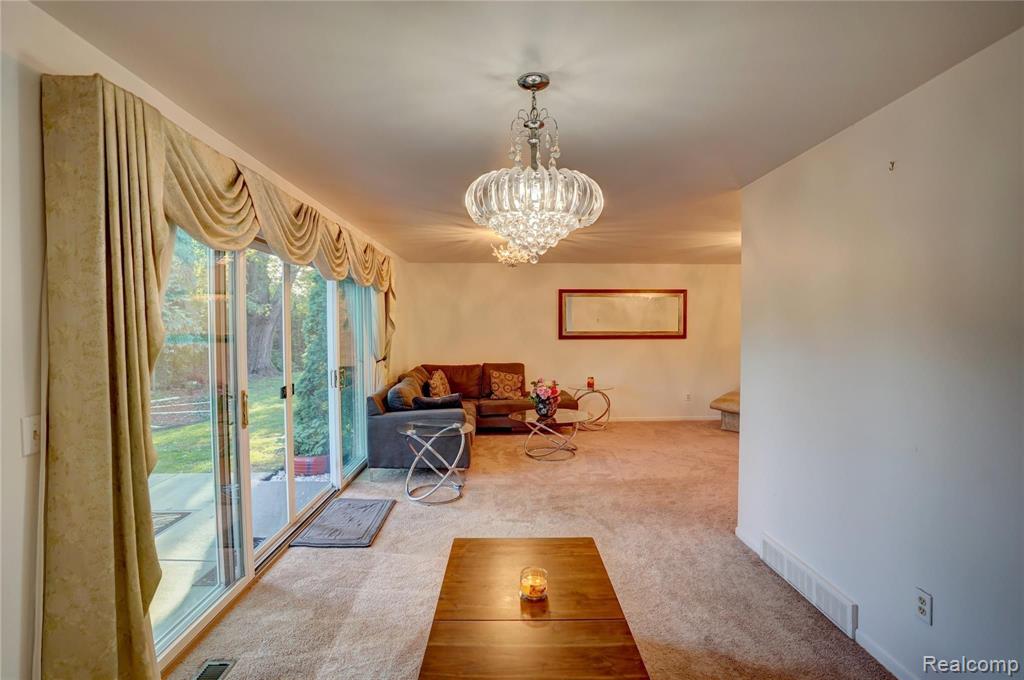 429 BELLA VISTA Drive, Grand Blanc, MI 48439 — Photo 9