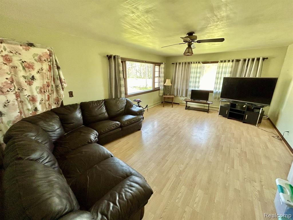 105 W MAPLE Street, St. Charles, MI 48655 — Photo 3