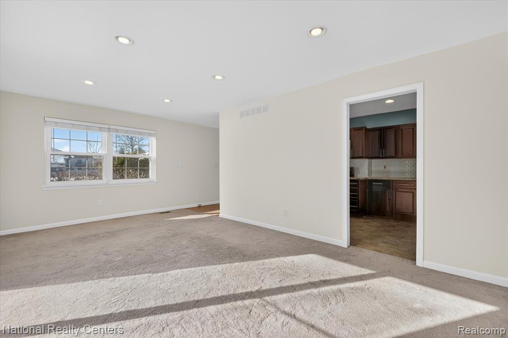 24825 Olde Orchard Street, Novi, MI — Photo 6