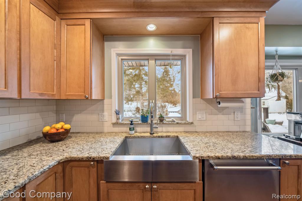 3370 INDIANDALE Drive, Orchard Lake Village, MI 48324 — Photo 22
