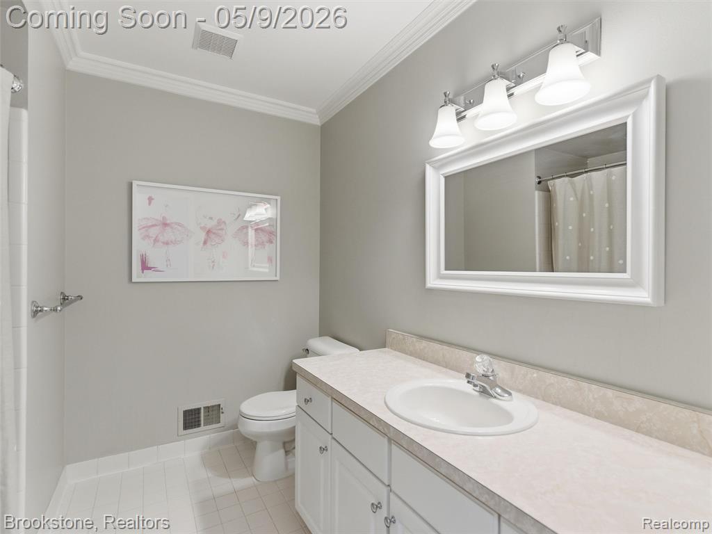 722 Lake Ridge Road, Rochester Hills, MI 48307 — Photo 29