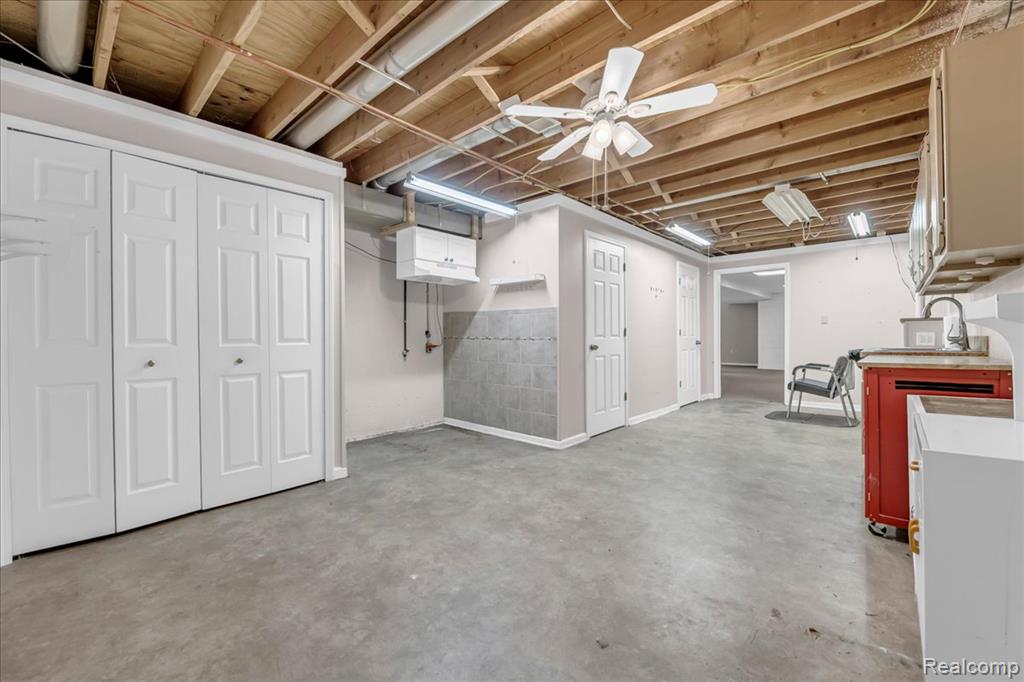 824 N Beech Daly Road, Dearborn Heights, MI 48127 — Photo 31