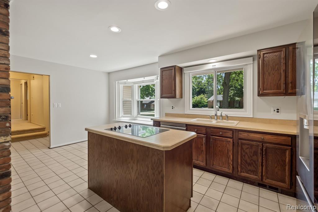 663 Lake Forest Road, Troy, MI 48309 — Photo 18