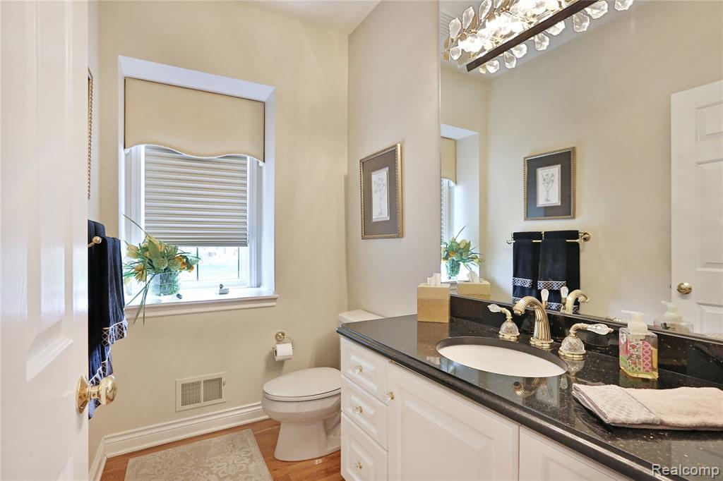5826 Murfield Drive, Rochester, MI 48306 — Photo 33