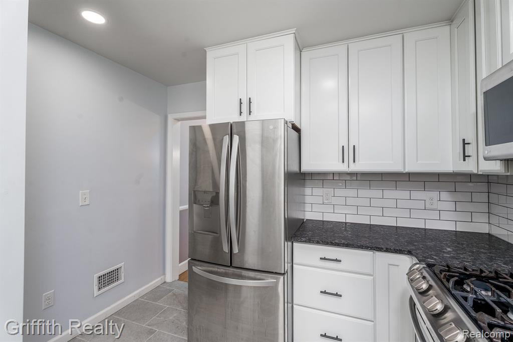 707 ELMWOOD Street, Dearborn, MI 48124 — Photo 7