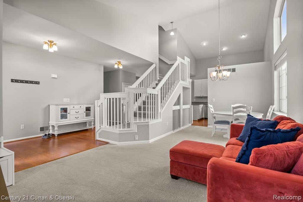 5725 VERSAILLES Avenue, Ann Arbor, MI 48103 — Photo 4