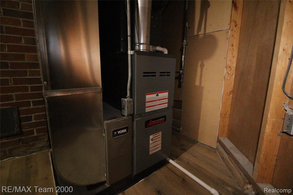 8631 Whitefield Street, Dearborn Heights, MI 48127 — Photo 20
