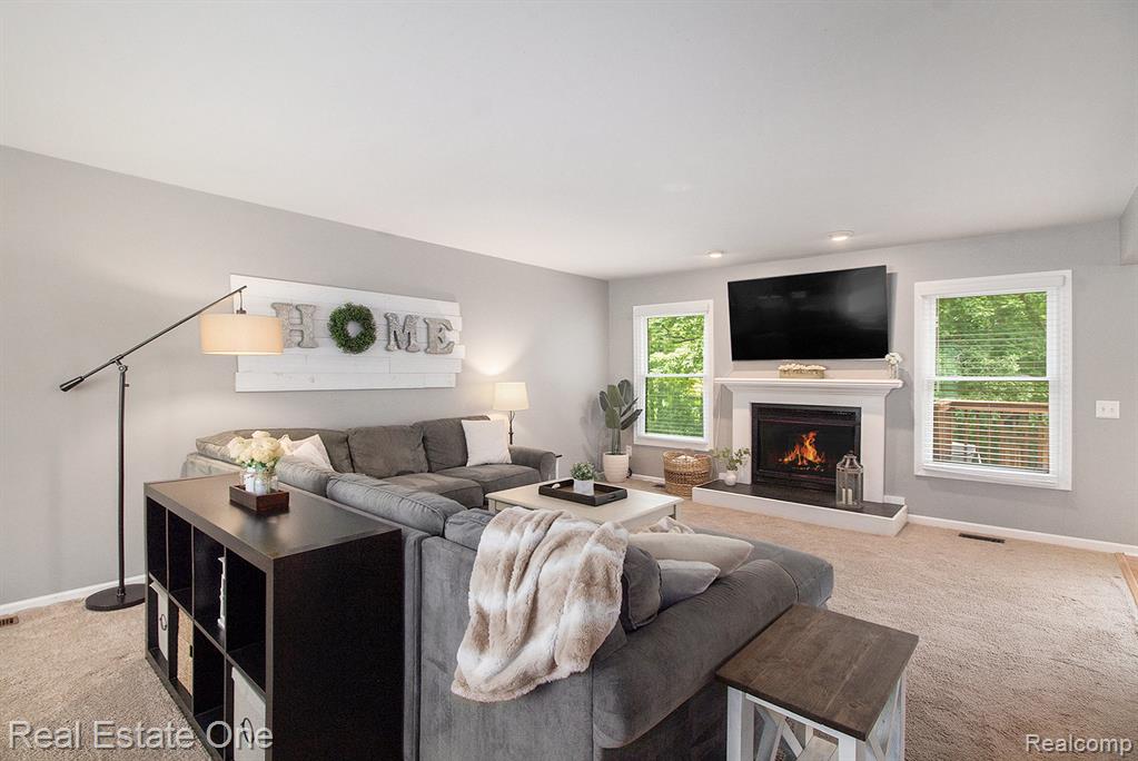 964 Abbey Lane, Milford, MI 48381 — Photo 2