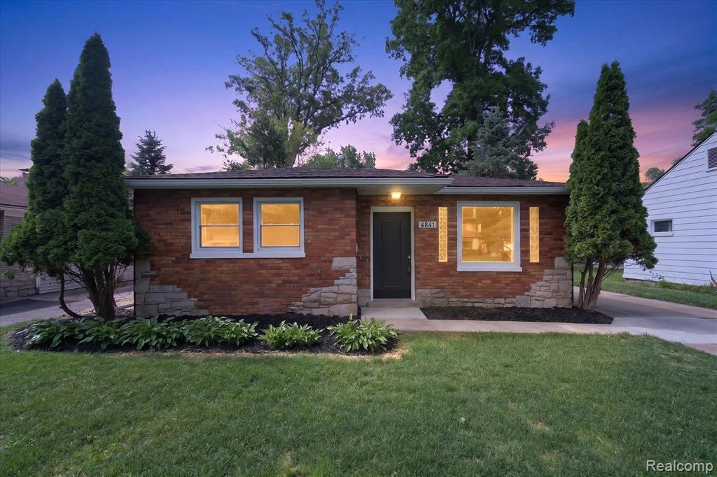 4841 Fenmore Avenue, Waterford, MI 48328 — front exterior