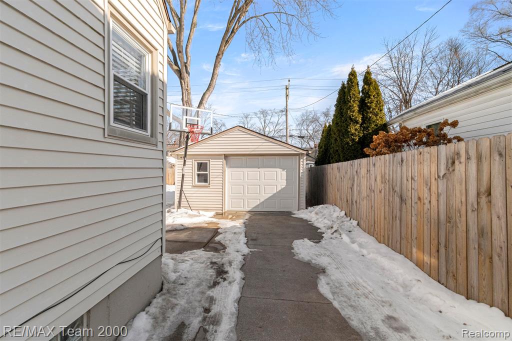 2076 Thomas Avenue, Berkley, MI 48072 — Photo 46