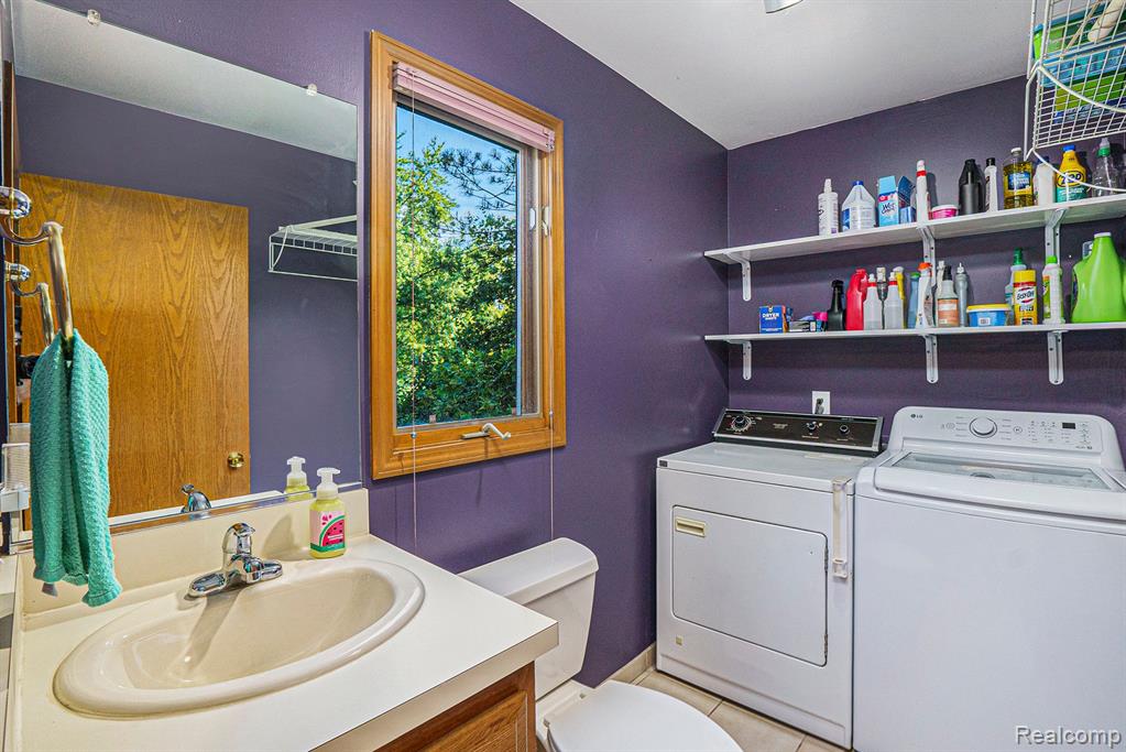 845 HEMINGWAY Road, Lake Orion, MI 48362 — Photo 17