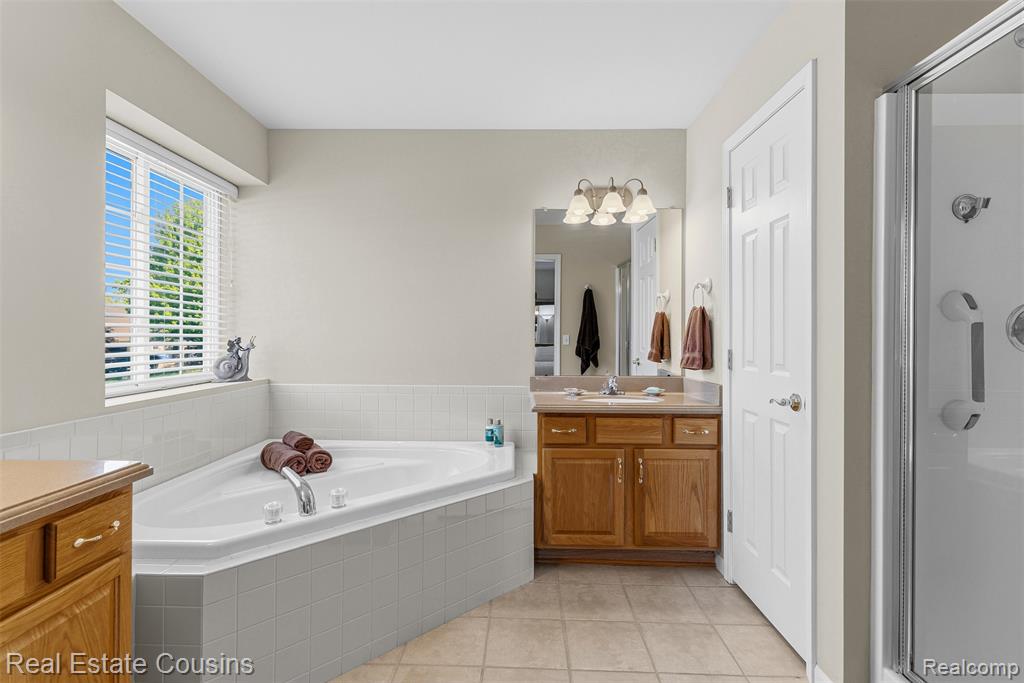 4344 Oak Tree Court, Fenton, MI 48430 — Photo 13