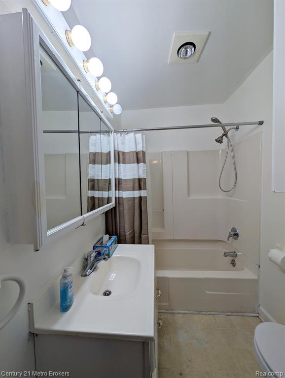 2074 N Center Road, Burton, MI 48509 — Photo 13