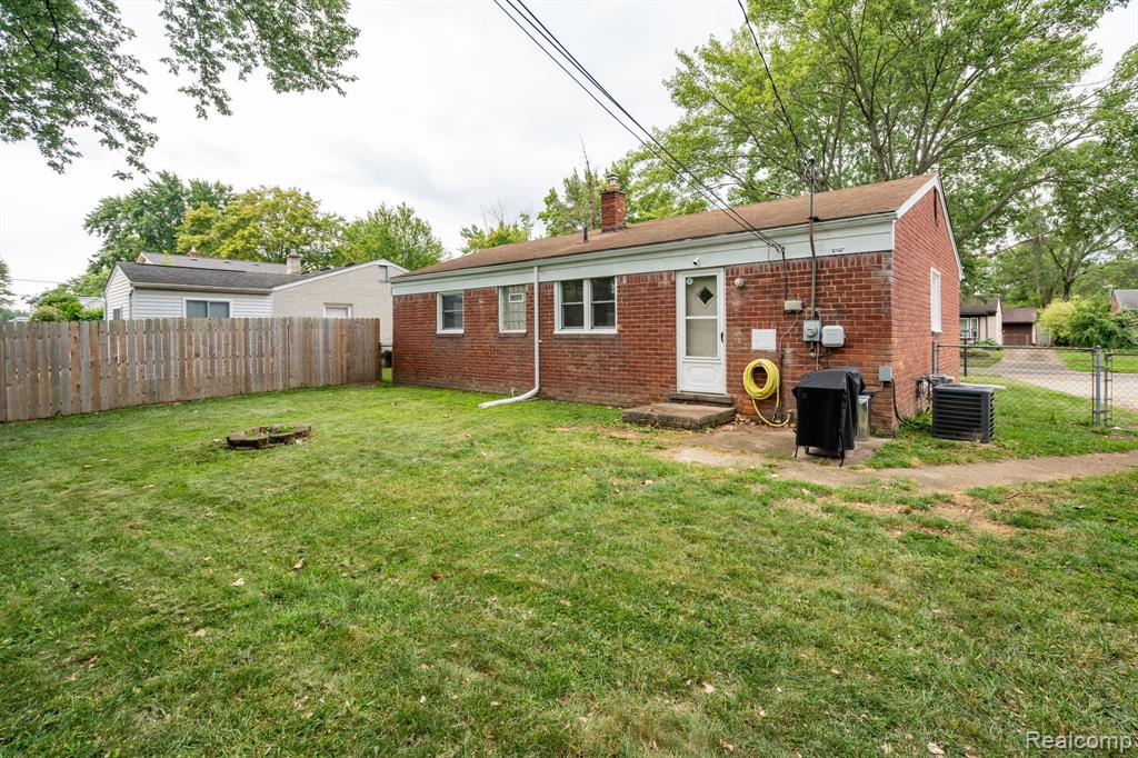 47610 Winthrop Street, Shelby Twp, MI 48317 — Photo 21