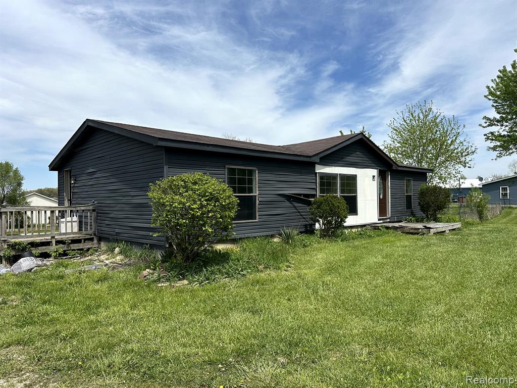 5151 HUNTLEY Drive, Holly, MI 48442 — front exterior