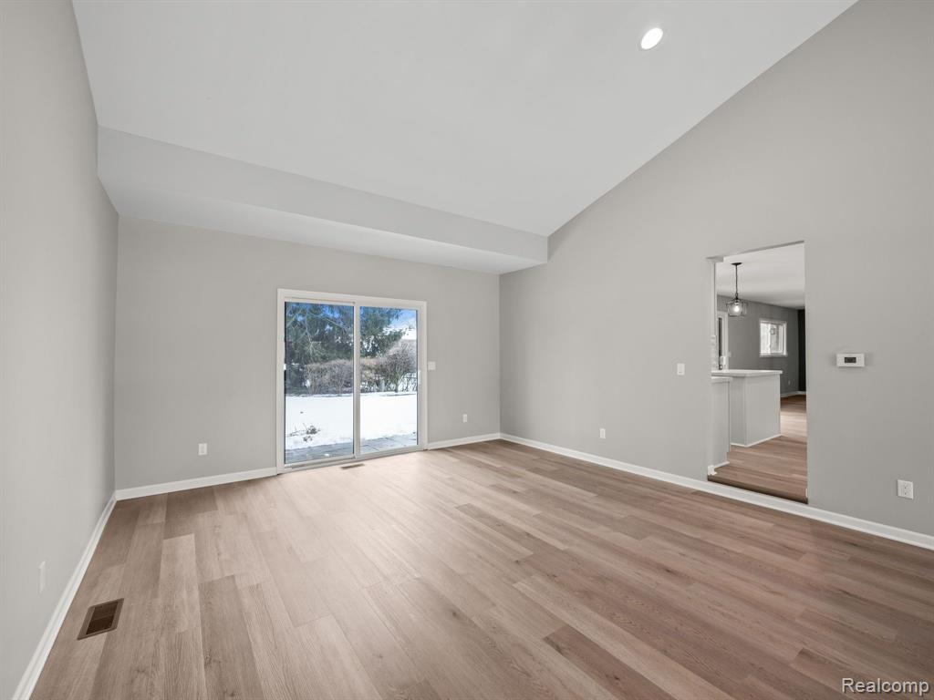 6866 SERENITY Drive, Troy, MI 48098 — Photo 11