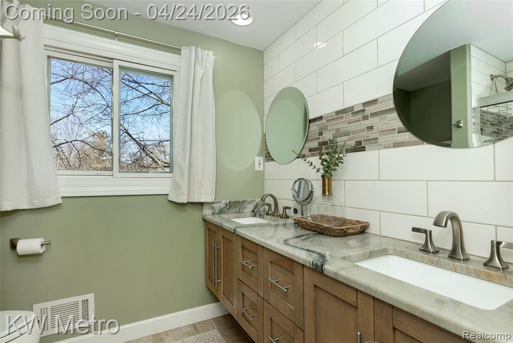5267 Winchester Drive, Troy, MI 48085 — Photo 25