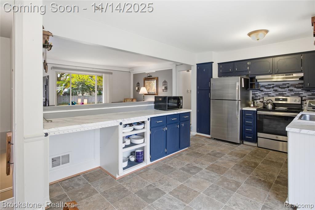 875 Meadowlake Road, Canton, MI 48188 — Photo 14