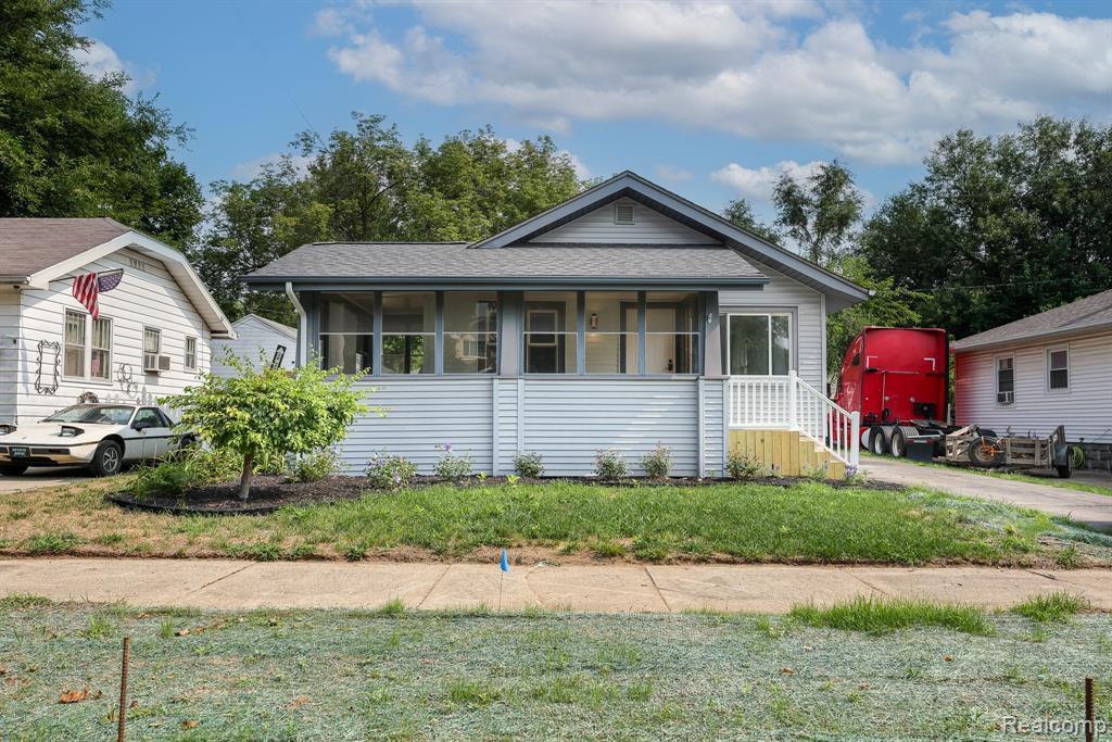 2002 Cartier Street NW, Flint, MI 48504