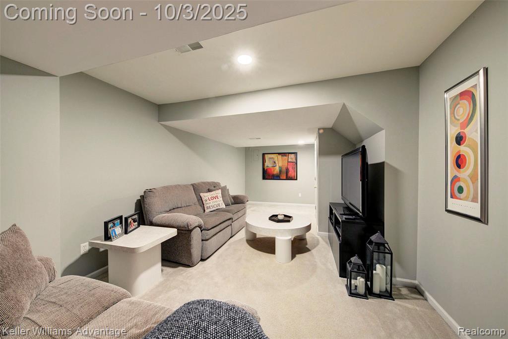 988 Calpernia, Wixom, MI 48393 — Photo 50