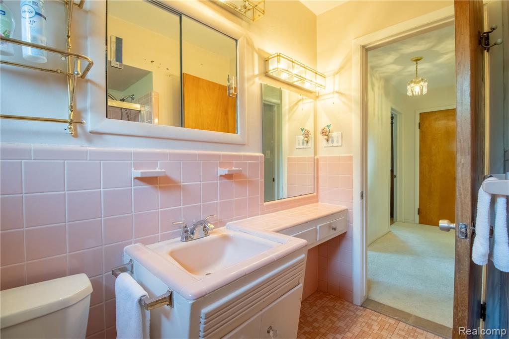 17058 W 13 Mile Road, Beverly Hills, MI 48025 — Photo 15