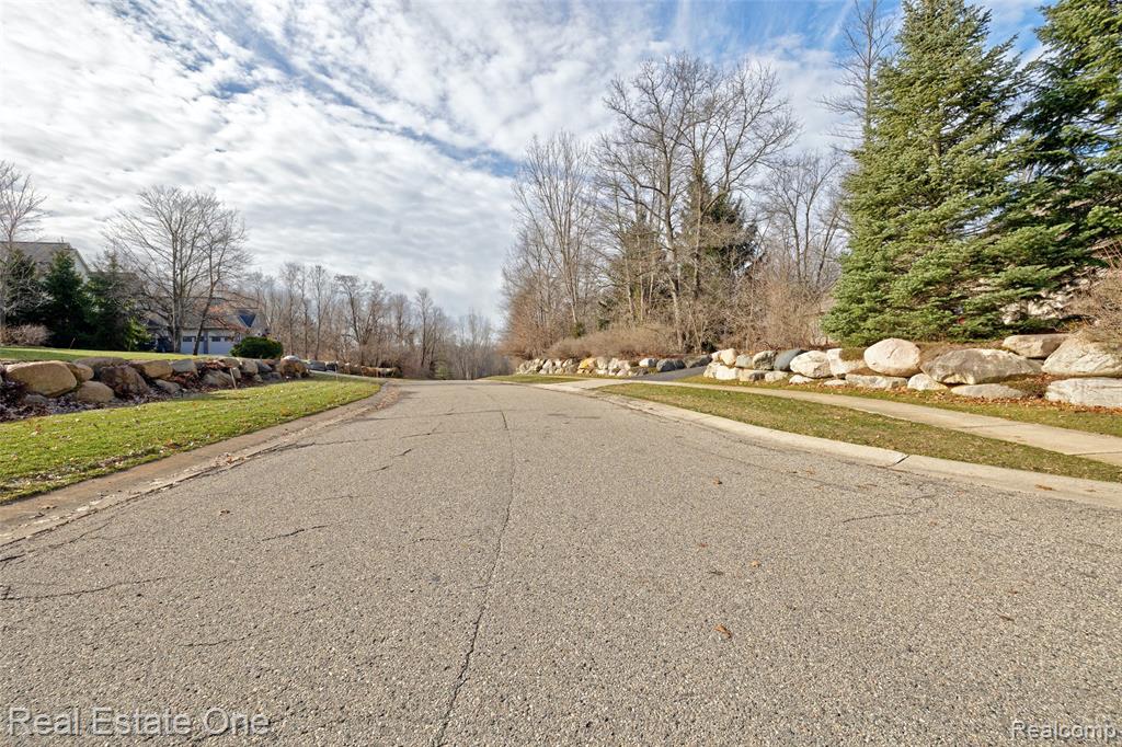 9889 Kingston Ridge, Clarkston, MI 48348 — Photo 36