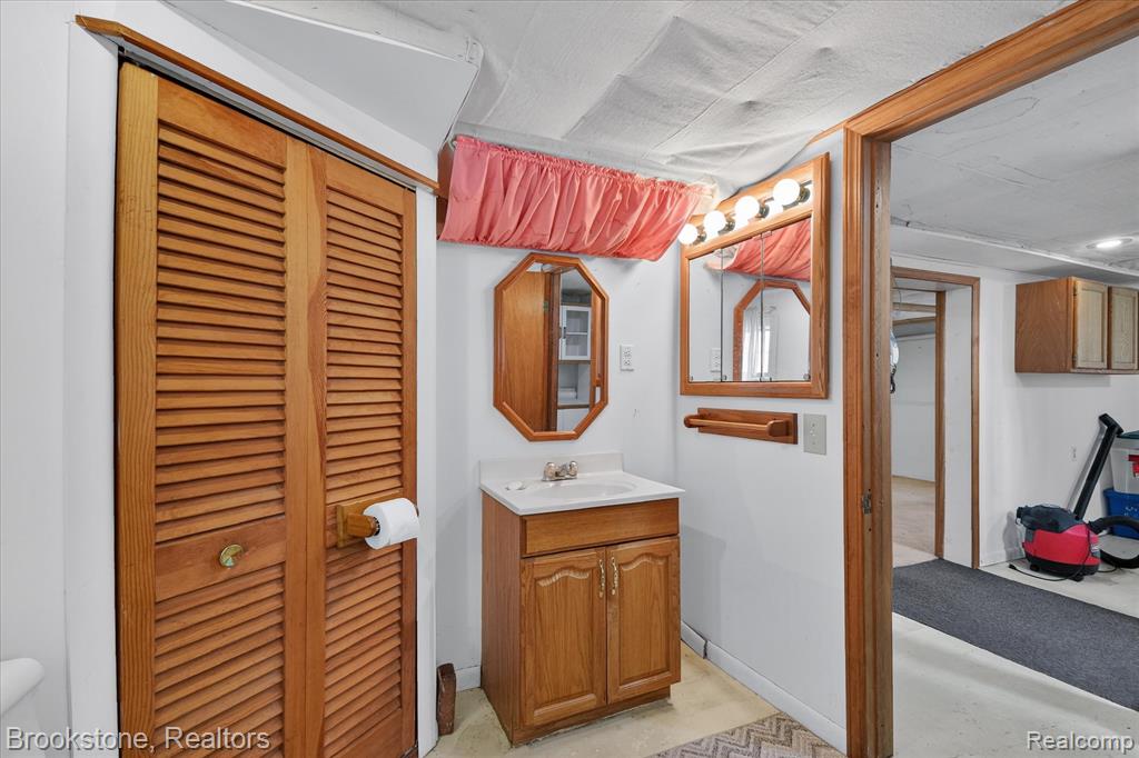 86 OAKDALE Boulevard, Pleasant Ridge, MI — Photo 21
