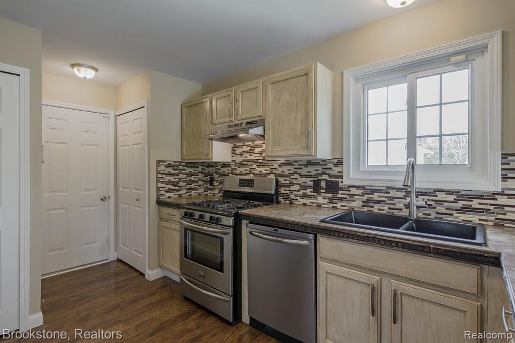 4289 Covey Lane, Grand Blanc, MI 48439 — Photo 20
