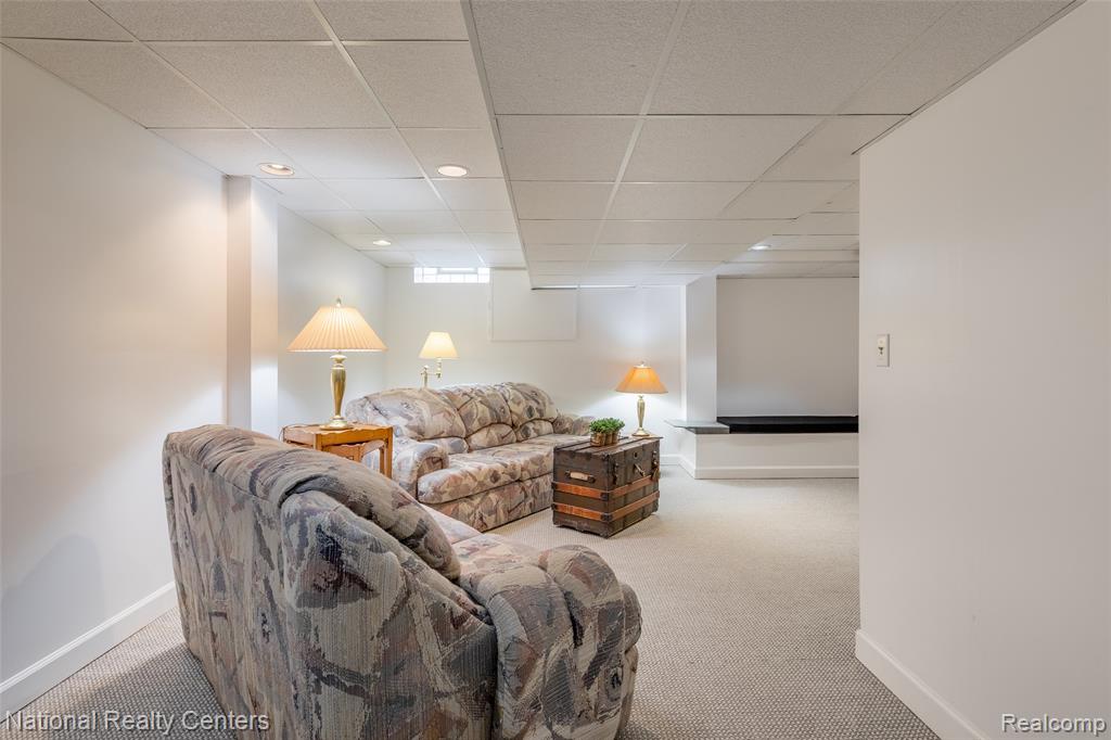 40703 Olympia Drive Drive, Sterling Heights, MI 48313 — Photo 23