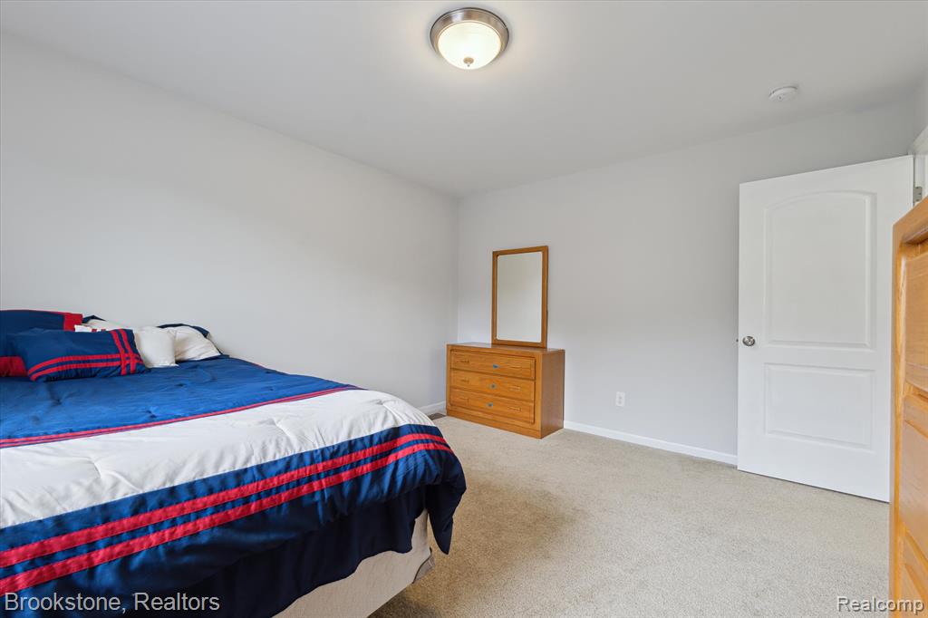 7422 S Village Drive, Clarkston, MI — Photo 33