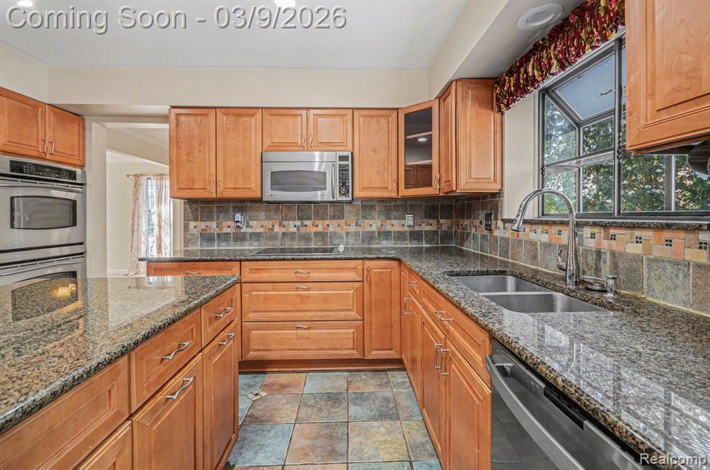 4280 Woodlands, Orchard Lake Village, MI 48323 — Photo 16