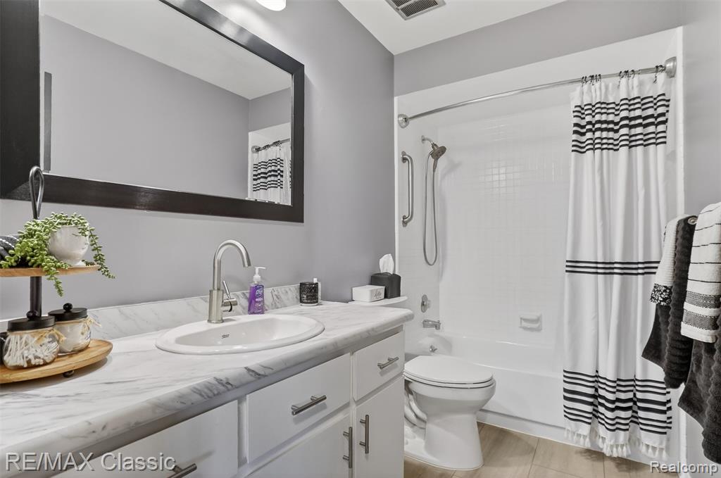 9 Willow Way, Waterford, MI 48328 — Photo 17