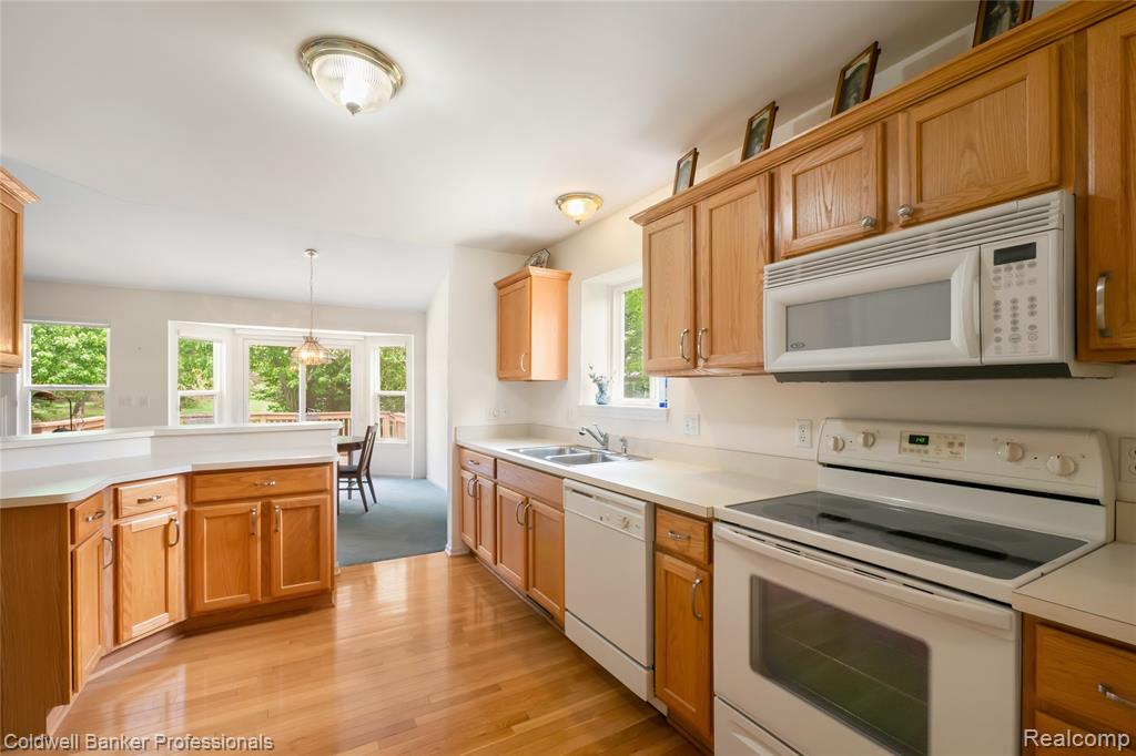 8178 Springdale Drive, White Lake, MI — Photo 18