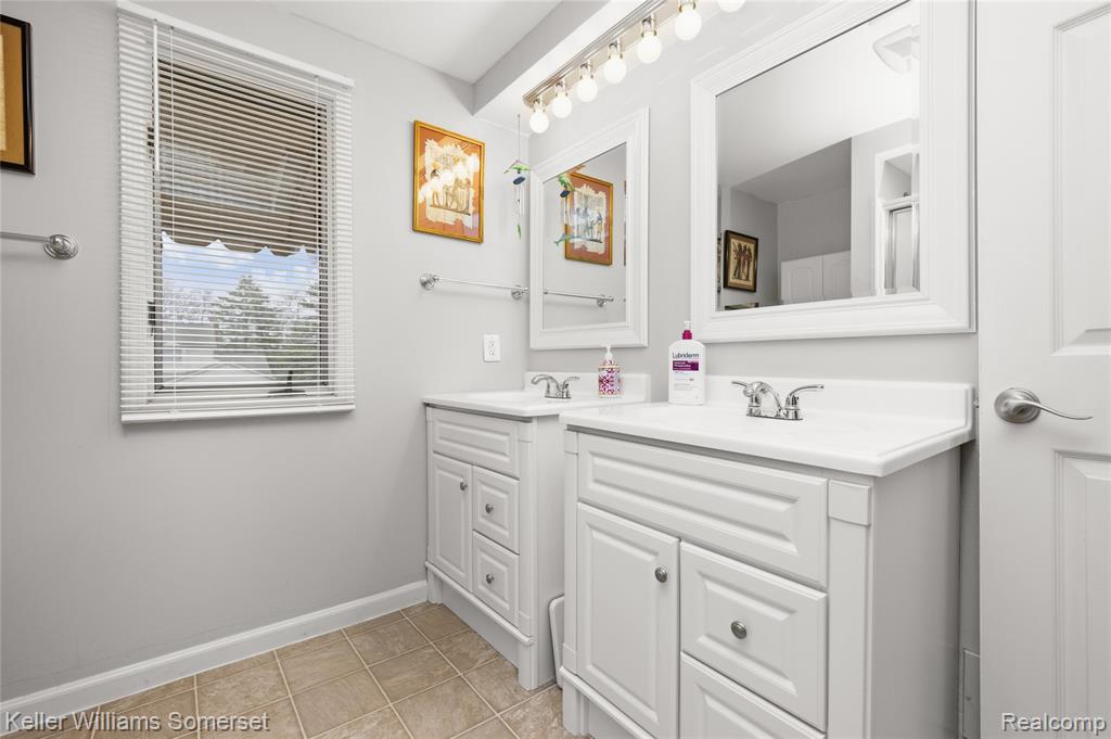 447 Antoinette Drive, Rochester Hills, MI 48309 — Photo 56
