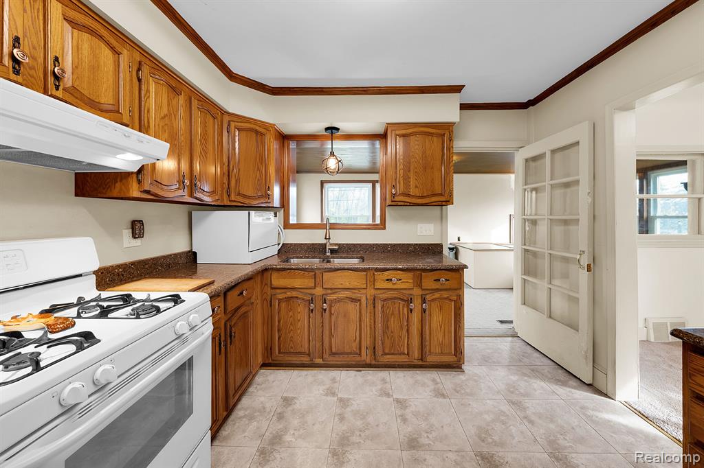 15410 Marilyn Avenue, Plymouth, MI 48170 — Photo 12