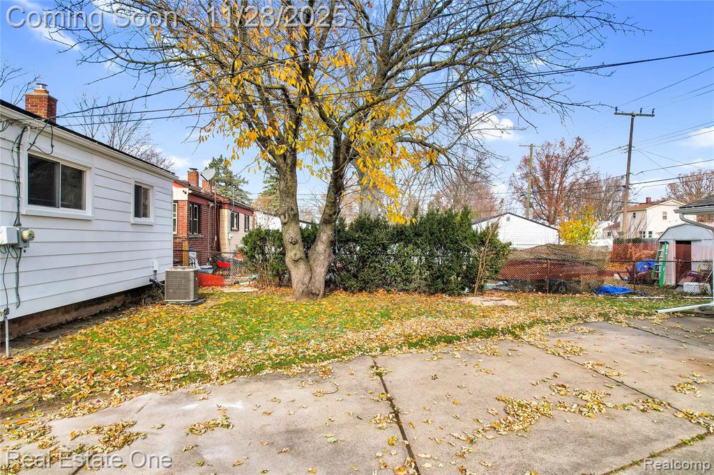 556 Harrison Street, Garden City, MI — Photo 3