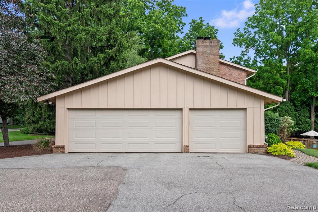 5863 Seville Circle, Orchard Lake Village, MI 48324 — Photo 63