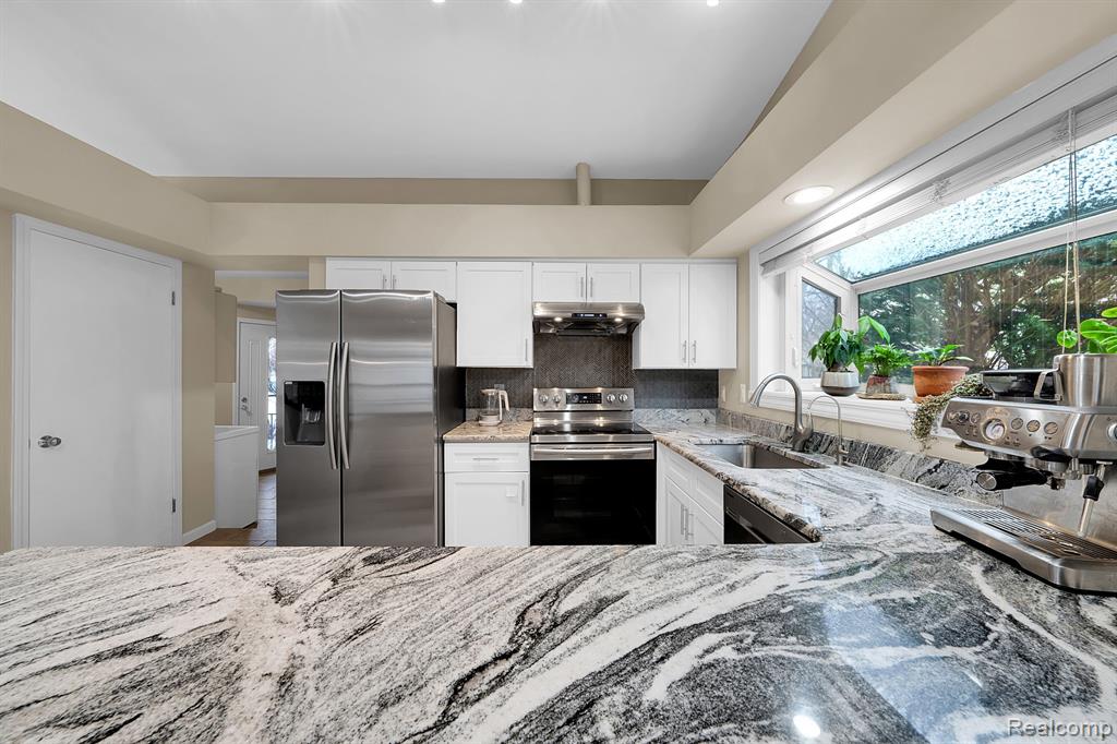 6367 Denton Drive, Troy, MI 48098 — Photo 11