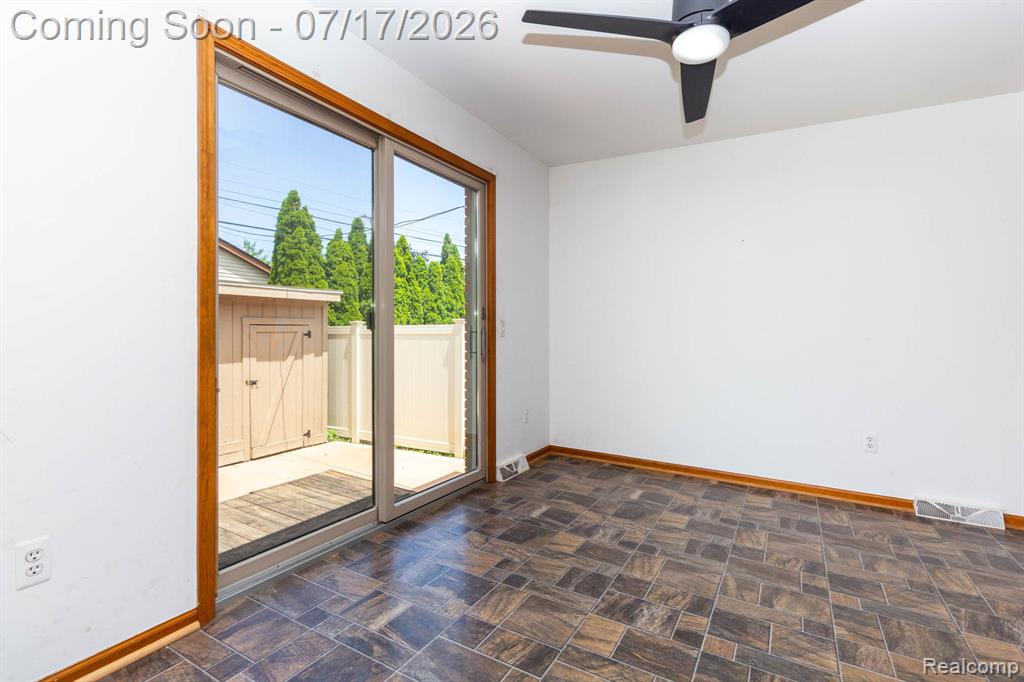 590 Saint John Street, Wyandotte, MI 48192 — Photo 8