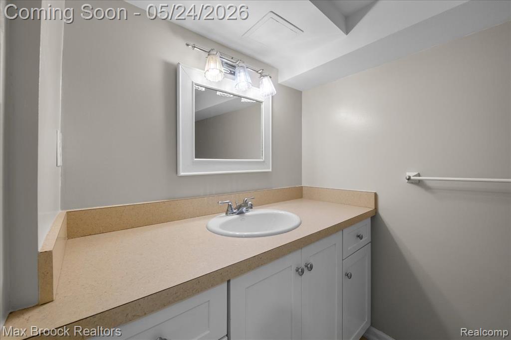 32630 JEFFERSON Avenue, Saint Clair Shores, MI 48082 — Photo 36
