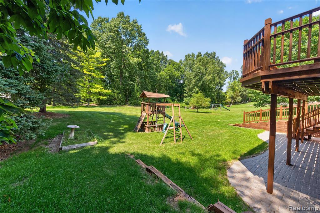 4895 Greenview Drive, Commerce Twp, MI 48382 — Photo 48