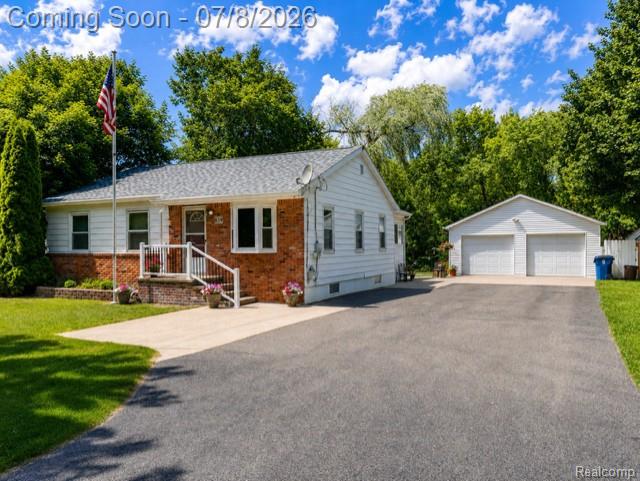 839 E Maple Street, Holly, MI 48442 — Photo 2