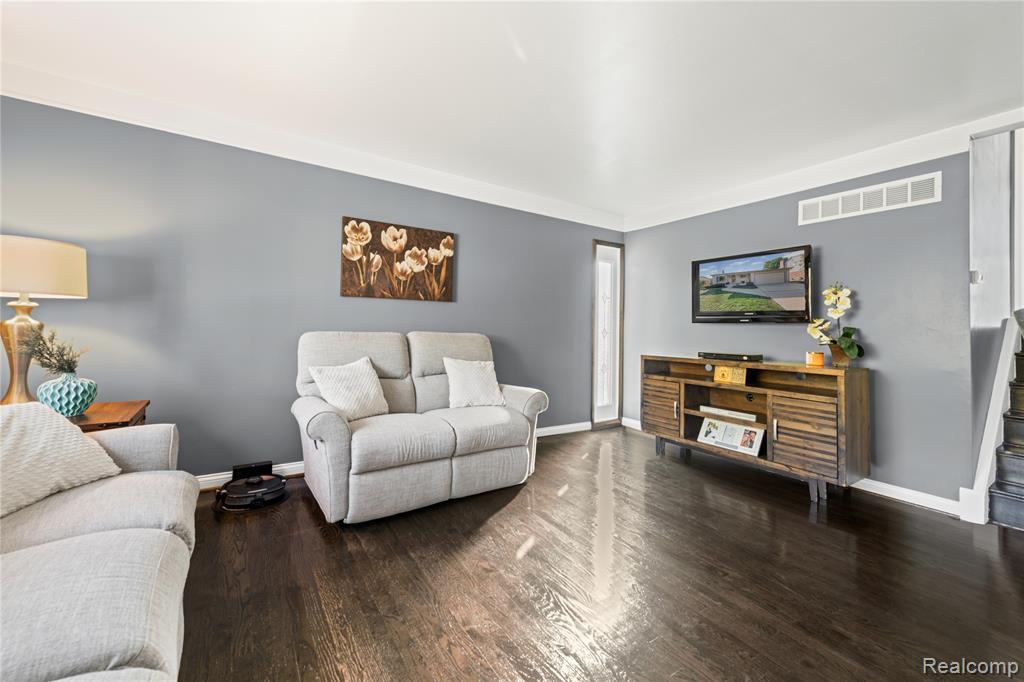 21230 Mayfair Street, Woodhaven, MI 48183 — Photo 9