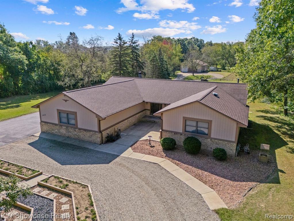 766 WHITE HOUSE Drive, Highland, MI 48356 — Photo 7