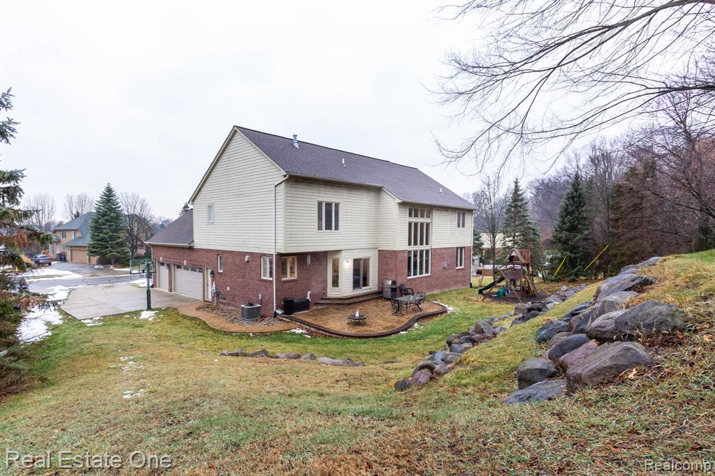 6536 Chatham Circle, Rochester Hills, MI 48306 — Photo 59